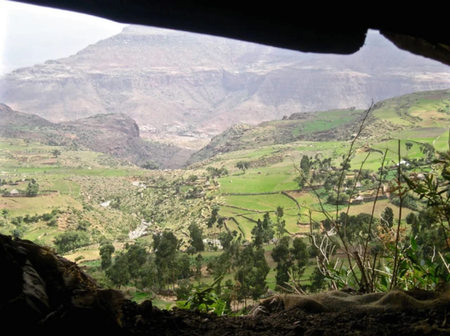 Geo-trekking in Ethiopia's Tropical Mountains: The Dogu'a Tembien District — illustration 1, PDF page 104