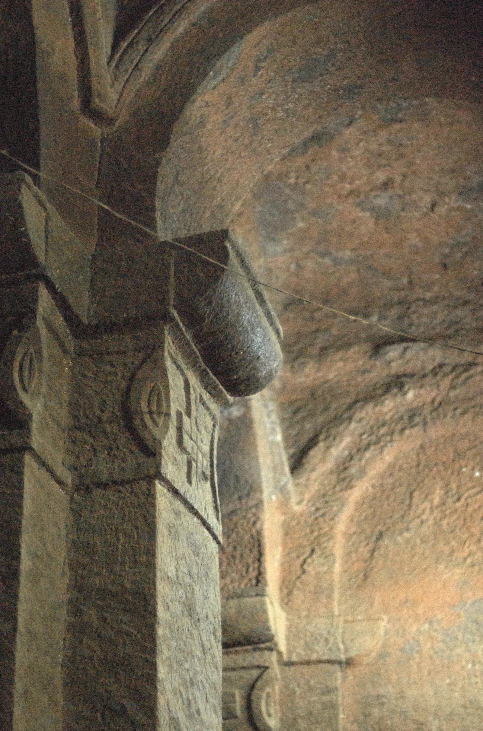 Biet Debre Sina, Lalibela: interior rock-cut pier, arch and window recess.