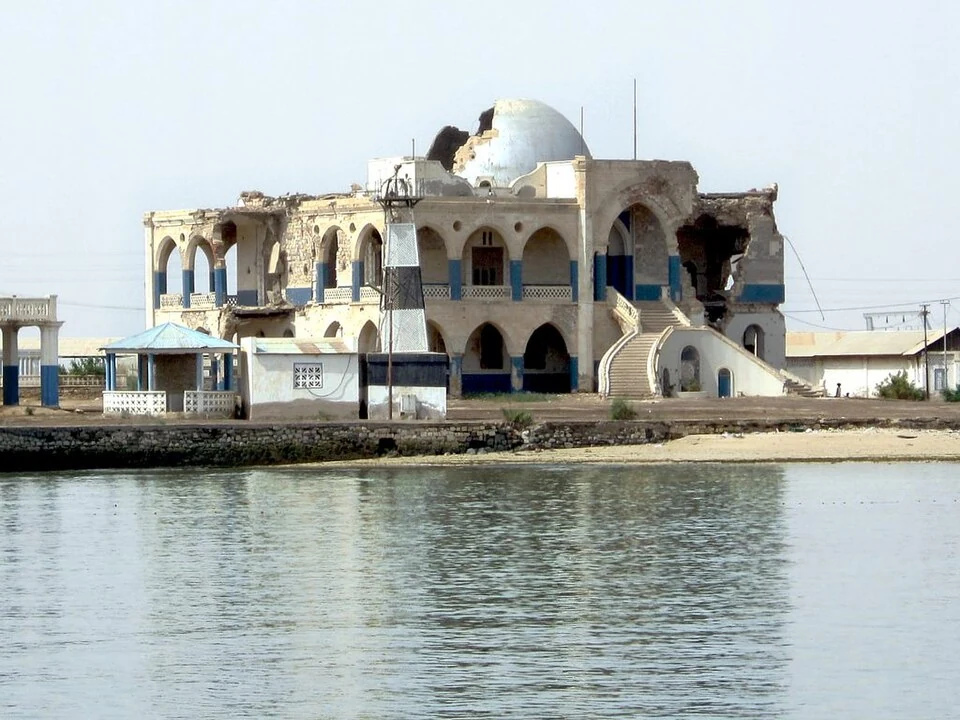 Imperial Palace, Massawa: damaged waterside façade.