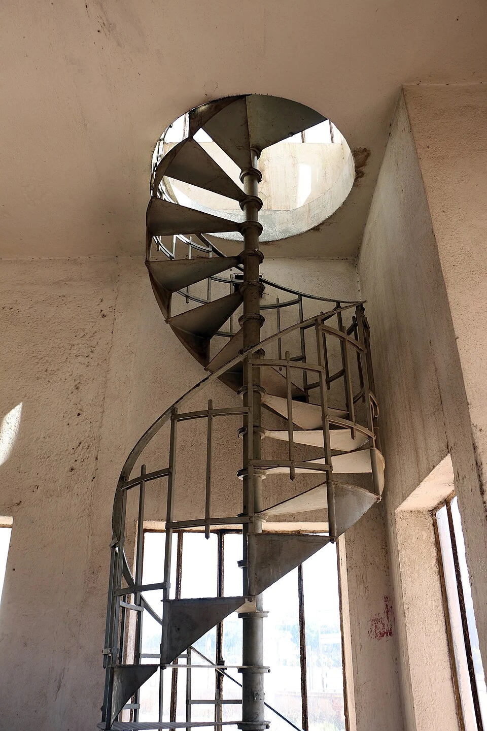 Fiat Tagliero: spiral staircase through the central tower.