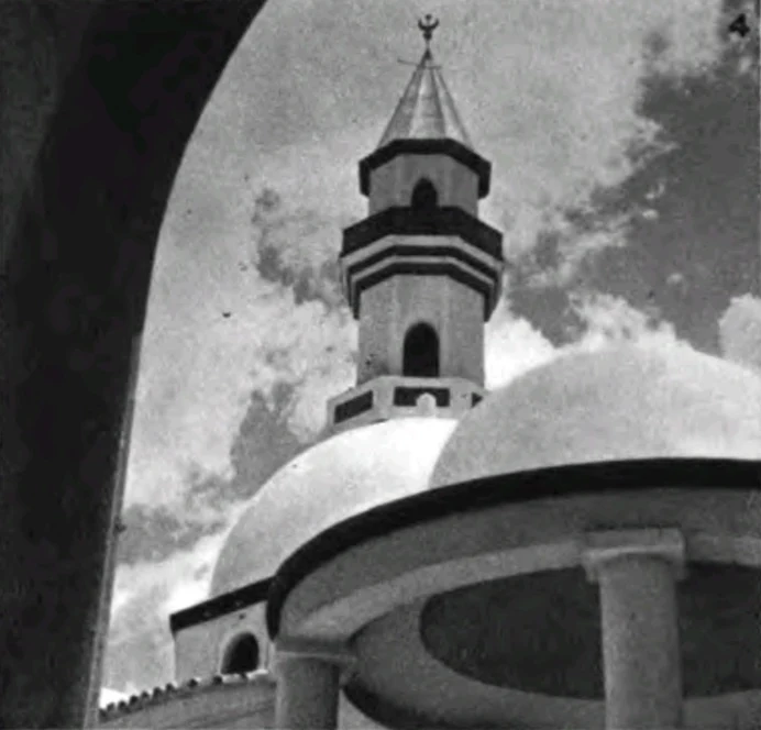 Historical photograph of the minaret and dome of the Great Mosque of Keren.