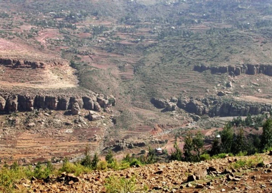 Geo-trekking in Ethiopia's Tropical Mountains: The Dogu'a Tembien District — illustration 1, PDF page 212