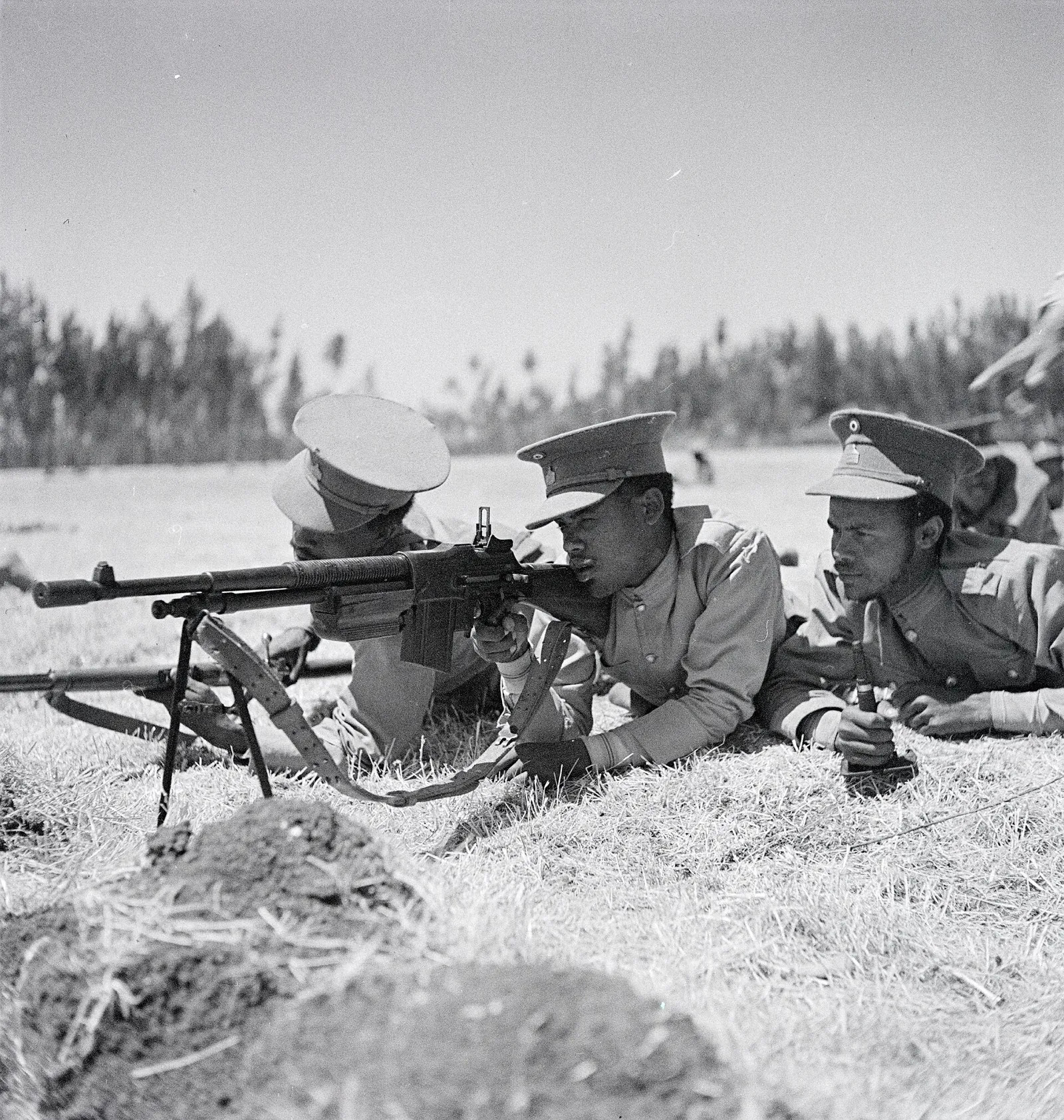 Ethiopian infantry with BAR automatic rifle (LBS MH02-22-0612)