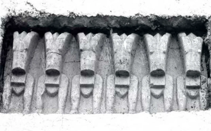 Foundations of an African Civilisation: Aksum & the Northern Horn 1000 BC - AD 1300 — illustration 1, PDF page 38