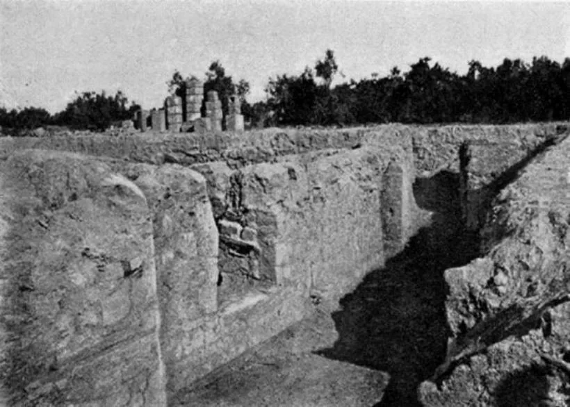 Figure 288 Temple A excavation image. Note this image and Figure 281 have columns that came from Temple A, counting these contributes to the height of the columns used. Image reproduced from Romanelli (1930)