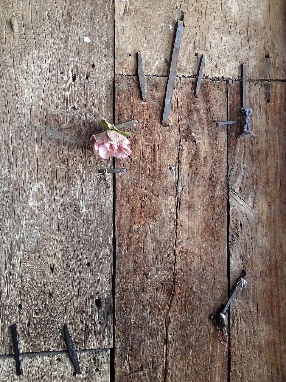 Debre Berhan Selassie: timber church door and iron hinges.